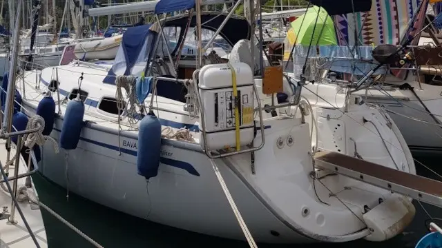 YTKA amarré au ponton